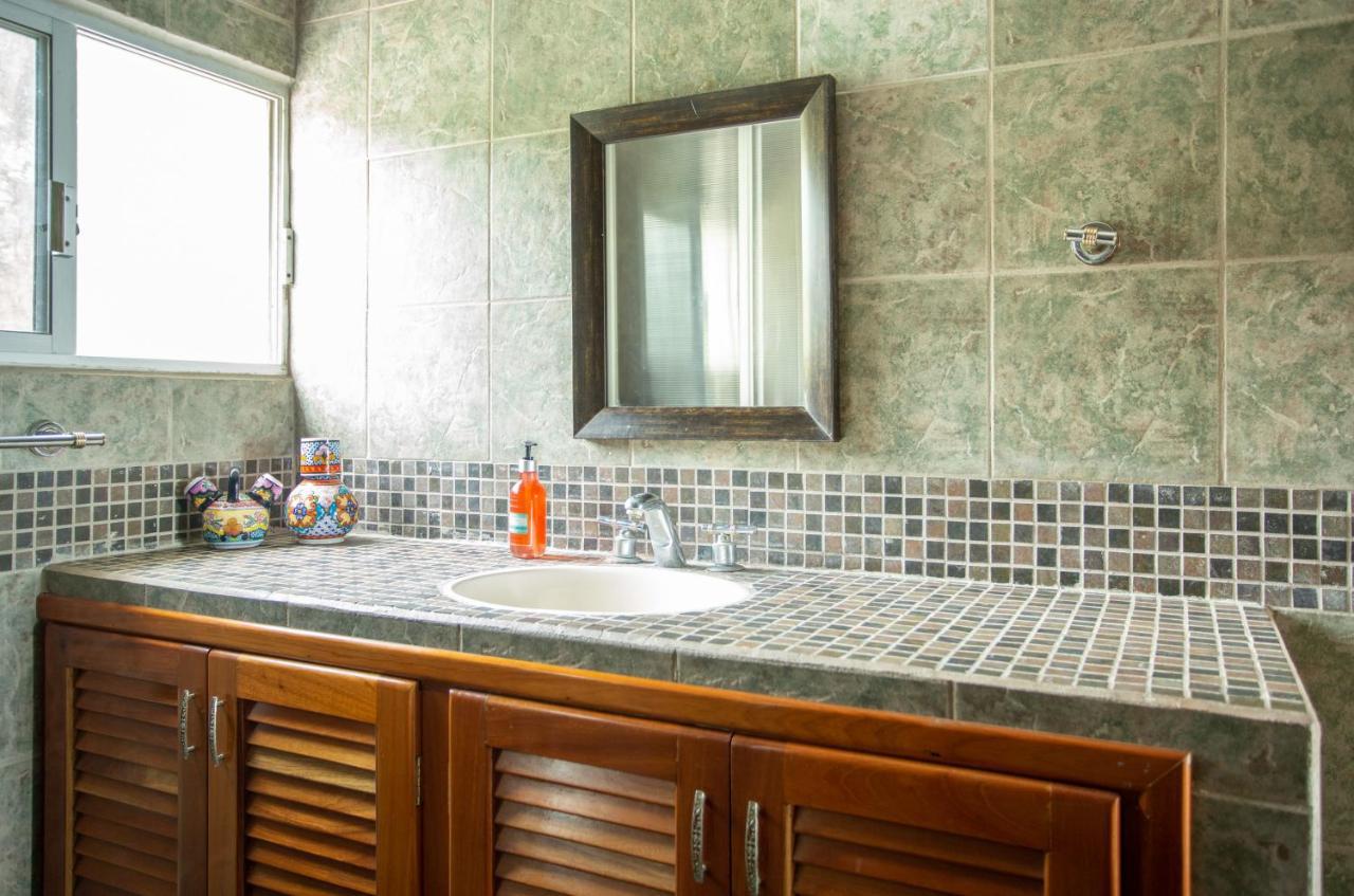 Casa Sol Y Luna Bacalar Bed & Breakfast Екстериор снимка